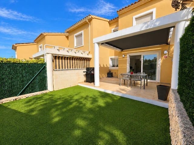 3 soverom Kjedet enebolig til salgs i Calpe / Calp med svømmebasseng garasje - € 320 000 (Ref: 10184146)