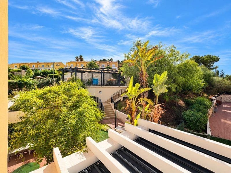 3 soverom Kjedet enebolig til salgs i Calpe / Calp med svømmebasseng garasje - € 320 000 (Ref: 10184146)