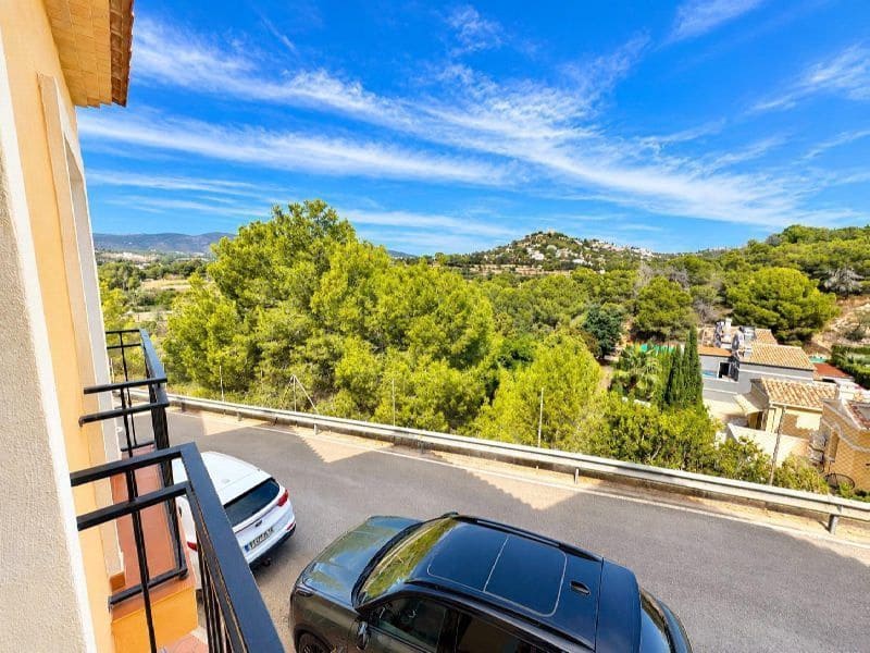 3 soverom Kjedet enebolig til salgs i Calpe / Calp med svømmebasseng garasje - € 320 000 (Ref: 10184146)