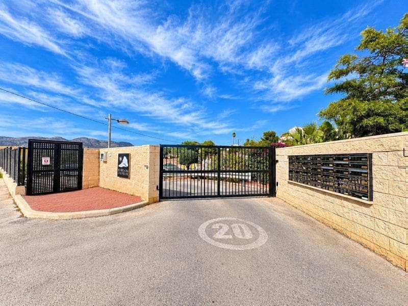 3 soverom Kjedet enebolig til salgs i Calpe / Calp med svømmebasseng garasje - € 320 000 (Ref: 10184146)