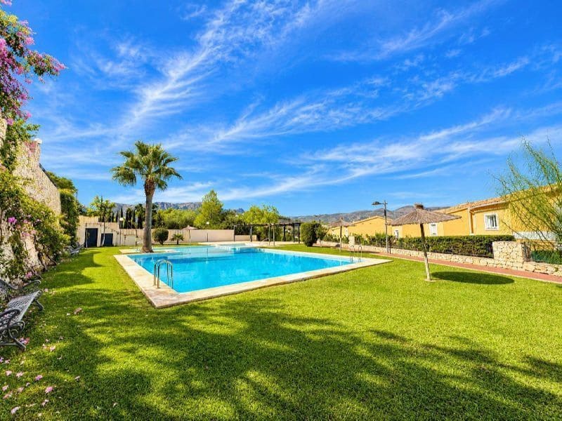 3 soverom Kjedet enebolig til salgs i Calpe / Calp med svømmebasseng garasje - € 320 000 (Ref: 10184146)