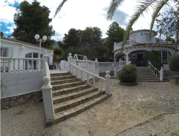 6 bedroom Villa for sale in Denia with pool garage - € 790,000 (Ref: 5167517)