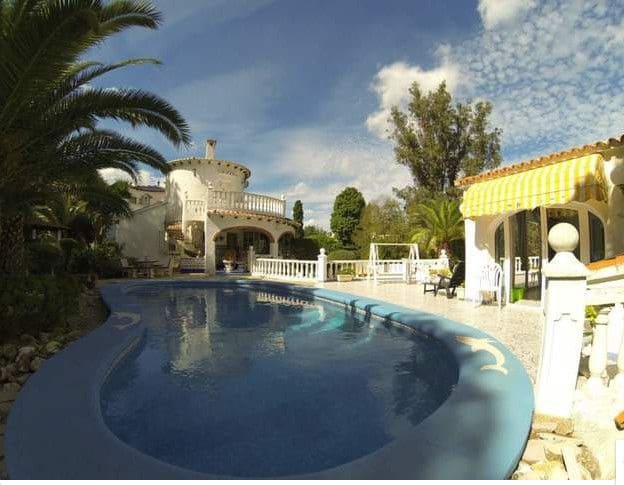 6 bedroom Villa for sale in Denia with pool garage - € 790,000 (Ref: 5167517)