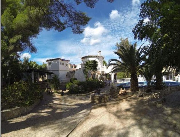 6 bedroom Villa for sale in Denia with pool garage - € 790,000 (Ref: 5167517)