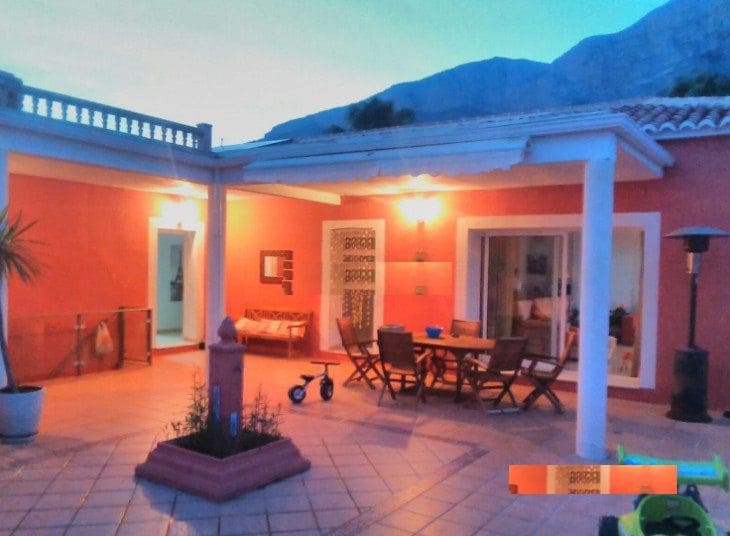 Chalet de 4 habitaciones en Javea / Xàbia en venta con piscina garaje - 850.000 € (Ref: 5556919)