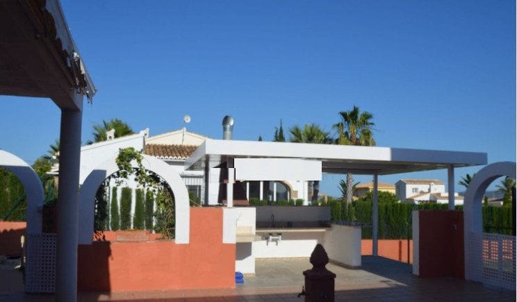 Chalet de 4 habitaciones en Javea / Xàbia en venta con piscina garaje - 850.000 € (Ref: 5556919)