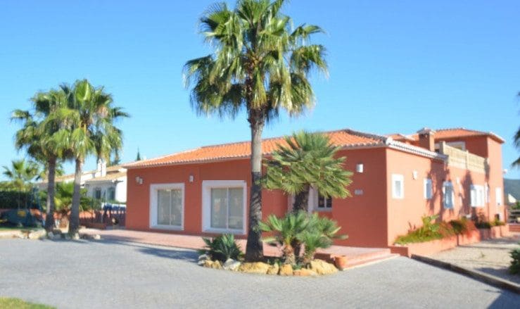Chalet de 4 habitaciones en Javea / Xàbia en venta con piscina garaje - 850.000 € (Ref: 5556919)