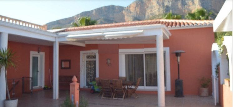 Chalet de 4 habitaciones en Javea / Xàbia en venta con piscina garaje - 850.000 € (Ref: 5556919)