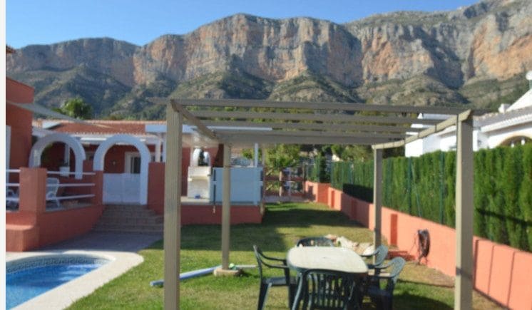 Chalet de 4 habitaciones en Javea / Xàbia en venta con piscina garaje - 850.000 € (Ref: 5556919)