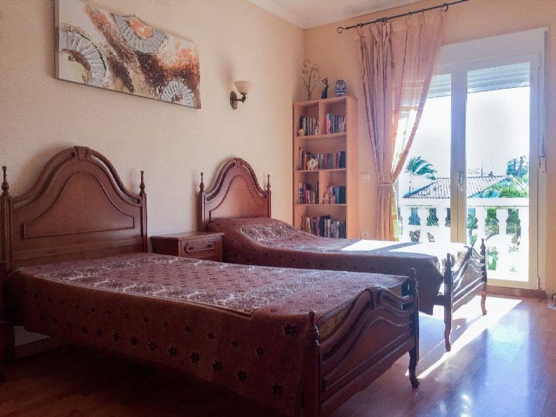 5 sypialnia Willa na sprzedaż w Denia z basenem garażem - 950 000 € (Ref: 6365647)