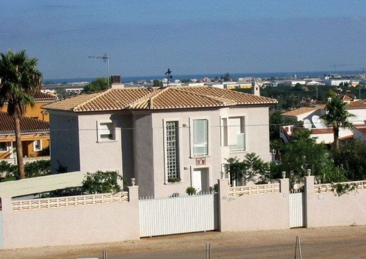 5 bedroom Villa for sale in Denia with pool garage - € 690,000 (Ref: 6368902)