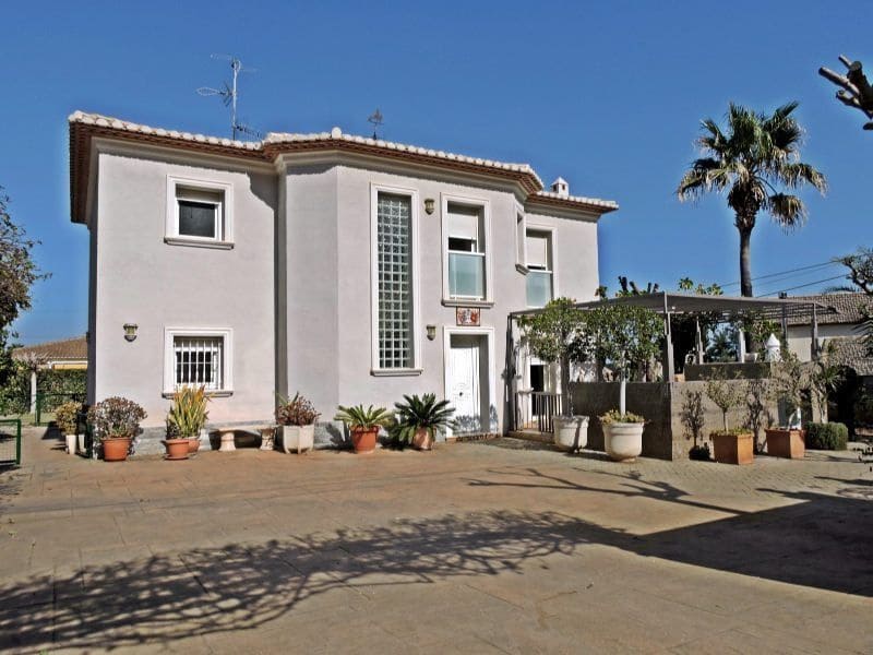 5 bedroom Villa for sale in Denia with pool garage - € 690,000 (Ref: 6368902)
