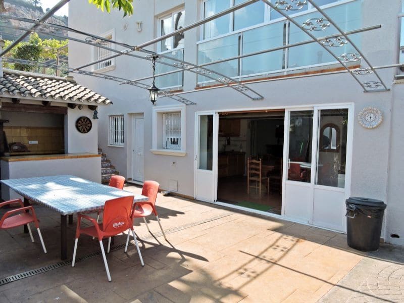 5 bedroom Villa for sale in Denia with pool garage - € 690,000 (Ref: 6368902)