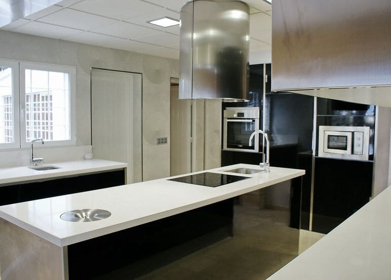 8 sypialnia Willa na sprzedaż w Adsubia z basenem garażem - 2 000 000 € (Ref: 6804975)