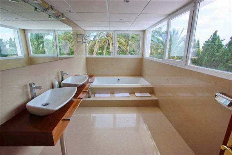 8 sypialnia Willa na sprzedaż w Adsubia z basenem garażem - 2 000 000 € (Ref: 6804975)