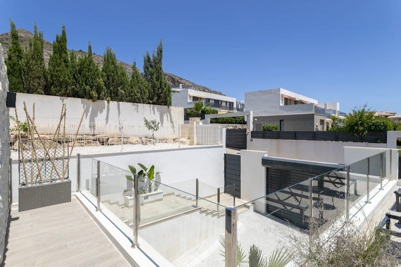 3 bedroom Villa for sale in Finestrat with pool garage - € 799,000 (Ref: 6920021)