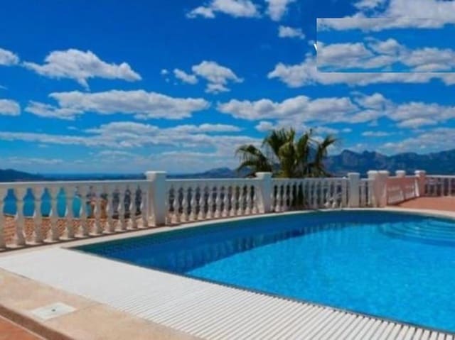 Chalet de 6 habitaciones en Altea en venta con piscina garaje - 900.000 € (Ref: 7097781)