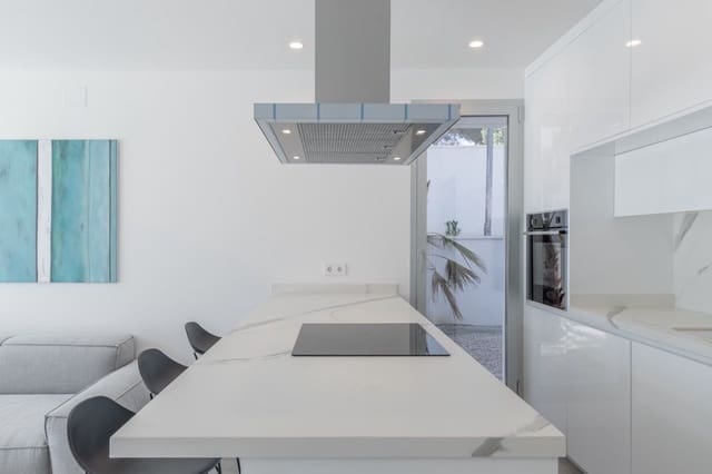 3 soveværelse Semi-Rækkehus til salg i Moraira, Teulada-Moraira med swimmingpool garage - € 665.000 (Ref: 7588560)