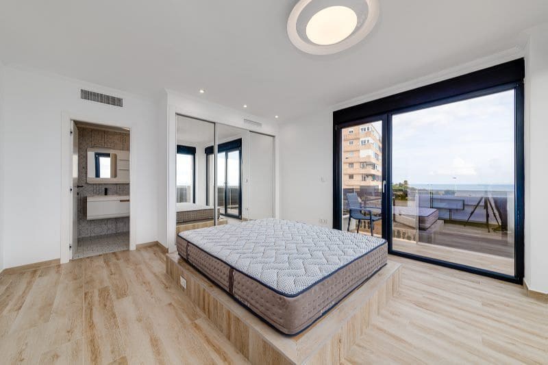 4 bedroom Villa for sale in Torrevieja with pool garage - € 990,000 (Ref: 7699401)