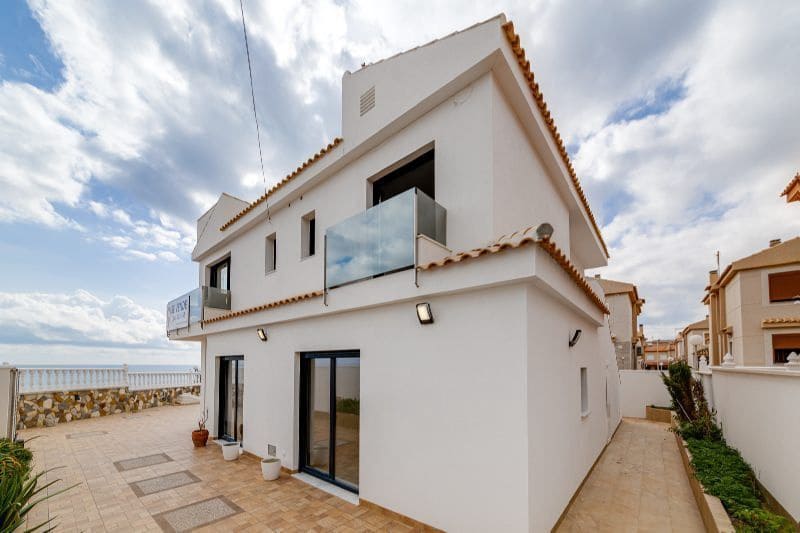 4 bedroom Villa for sale in Torrevieja with pool garage - € 990,000 (Ref: 7699401)