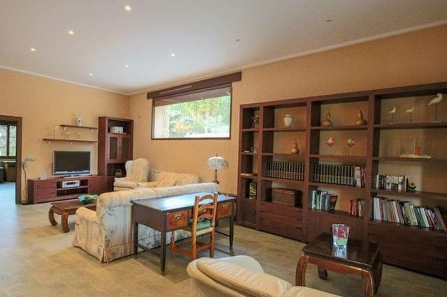 4 bedroom Villa for sale in Pedreguer with pool garage - € 990,000 (Ref: 7749023)