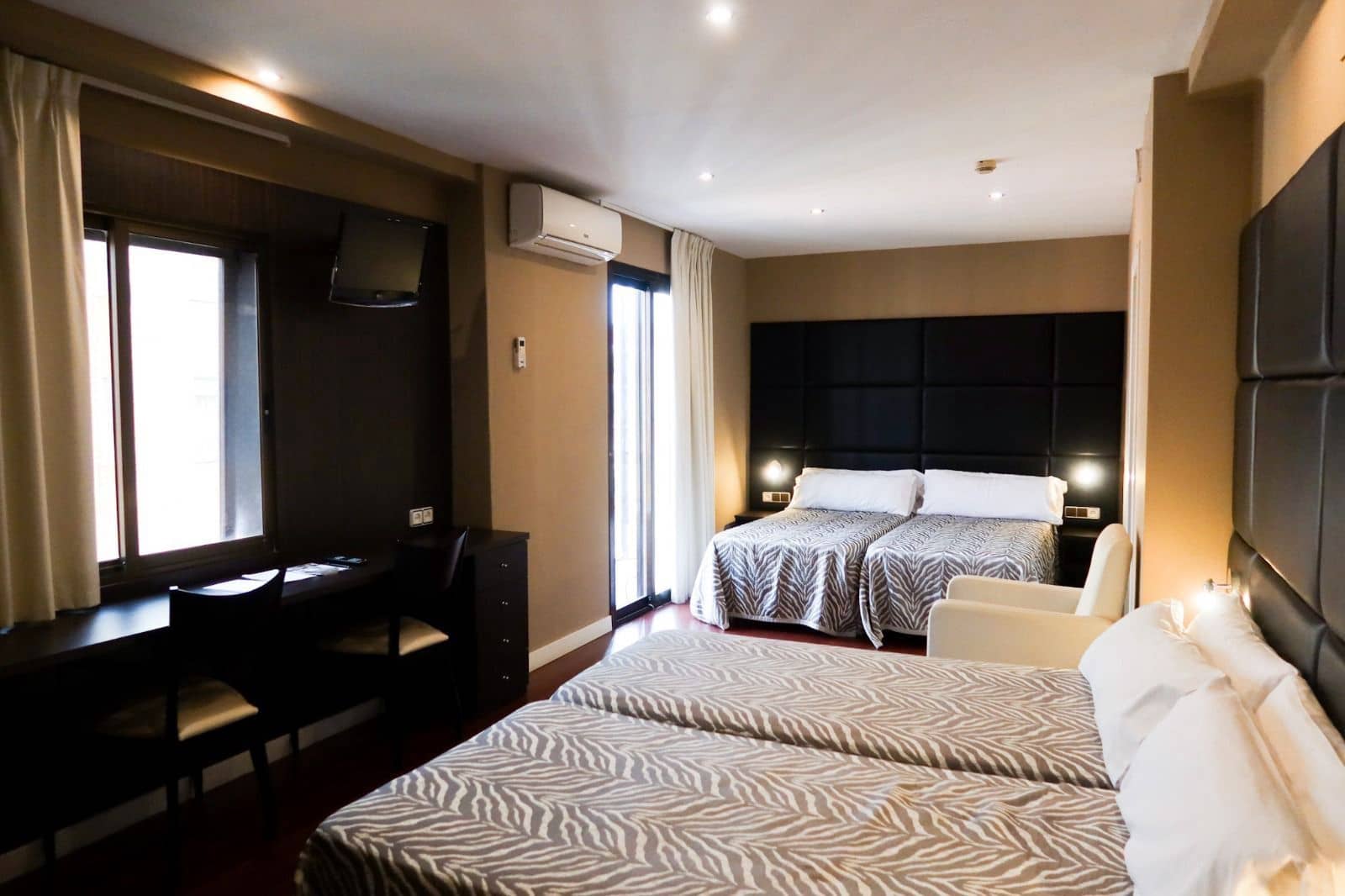 73 quarto Hotel para venda em Valencia cidade com garagem - 12 000 000 € (Ref: 7863138)