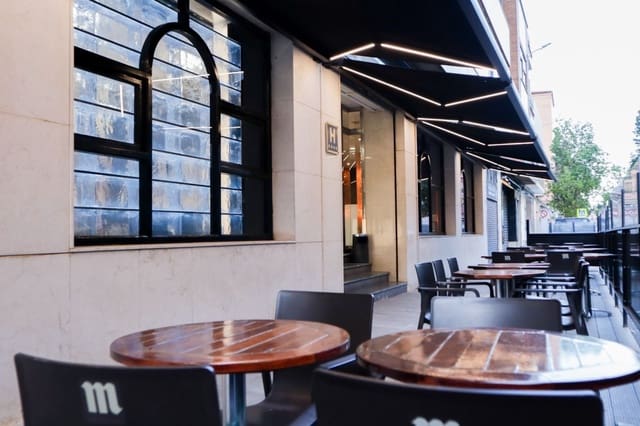 73 bedroom Hotel for sale in Valencia city with garage - € 12,000,000 (Ref: 7863138)