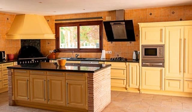 8 bedroom Villa for sale in Cap Martí - El Tossalet - Pinomar, Javea / Xàbia with pool garage - € 1,290,000 (Ref: 8002349)