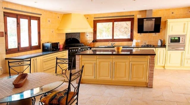 8 bedroom Villa for sale in Cap Martí - El Tossalet - Pinomar, Javea / Xàbia with pool garage - € 1,290,000 (Ref: 8002349)