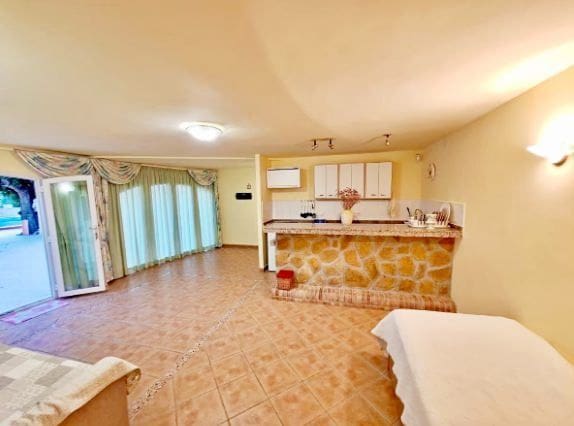 5 bedroom Villa for sale in Calpe / Calp with pool garage - € 695,000 (Ref: 8204786)