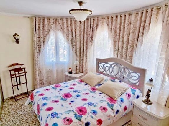 5 bedroom Villa for sale in Calpe / Calp with pool garage - € 695,000 (Ref: 8204786)