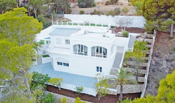 Chalet de 4 habitaciones en Altea en venta con piscina garaje - 645.000 € (Ref: 8215579)