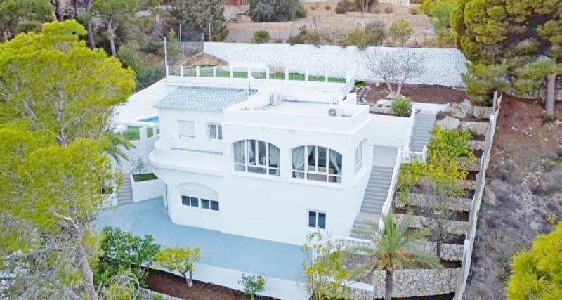 Chalet de 4 habitaciones en Altea en venta con piscina garaje - 645.000 € (Ref: 8215579)