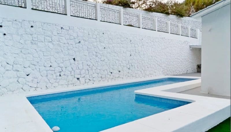 Chalet de 4 habitaciones en Altea en venta con piscina garaje - 645.000 € (Ref: 8215579)