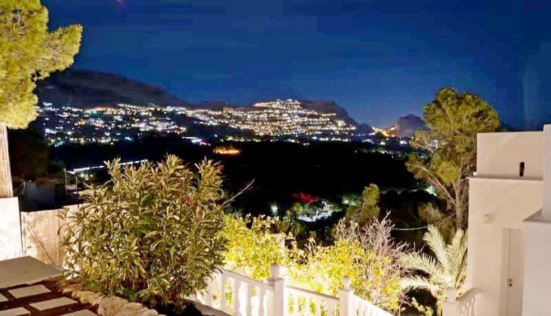 Chalet de 4 habitaciones en Altea en venta con piscina garaje - 645.000 € (Ref: 8215579)