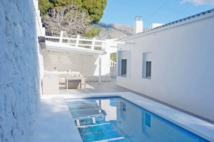 Chalet de 4 habitaciones en Altea en venta con piscina garaje - 645.000 € (Ref: 8215579)