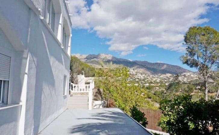 Chalet de 4 habitaciones en Altea en venta con piscina garaje - 645.000 € (Ref: 8215579)