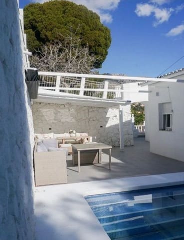 Chalet de 4 habitaciones en Altea en venta con piscina garaje - 645.000 € (Ref: 8215579)