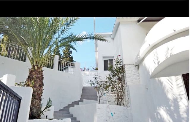 Chalet de 4 habitaciones en Altea en venta con piscina garaje - 645.000 € (Ref: 8215579)