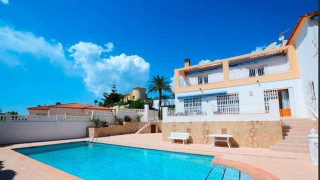 7 sovrum Villa till salu i Calpe / Calp med pool garage - 890 000 € (Ref: 8267592)