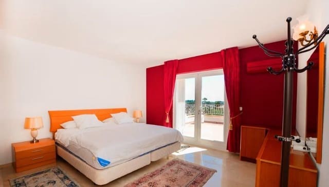 7 sovrum Villa till salu i Calpe / Calp med pool garage - 890 000 € (Ref: 8267592)