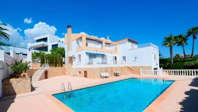 7 sovrum Villa till salu i Calpe / Calp med pool garage - 890 000 € (Ref: 8267592)
