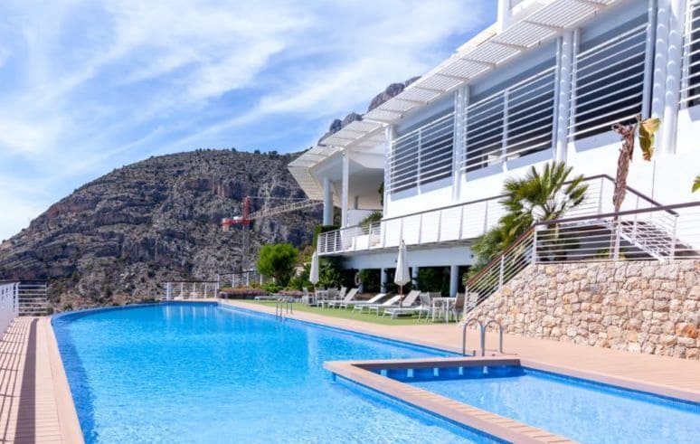 2 soveværelse Lejlighed til salg i Altea med swimmingpool garage - € 690.000 (Ref: 8322441)