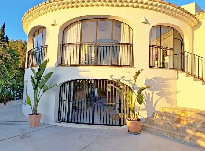 3 bedroom Villa for sale in Calpe / Calp with pool garage - € 799,000 (Ref: 8337523)