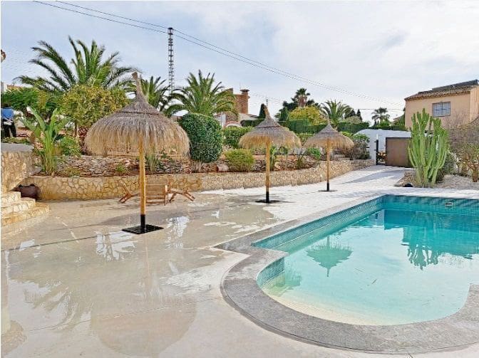 3 bedroom Villa for sale in Calpe / Calp with pool garage - € 799,000 (Ref: 8337523)