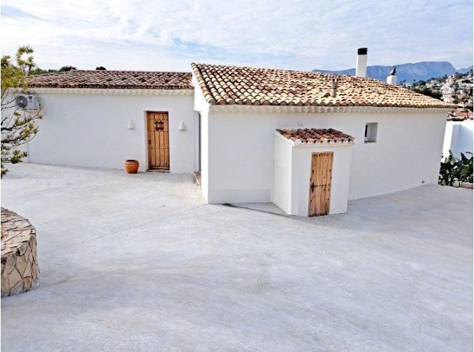 3 bedroom Villa for sale in Calpe / Calp with pool garage - € 799,000 (Ref: 8337523)