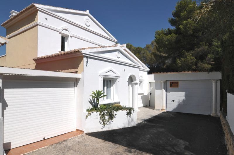 3 soverom Kjedet enebolig til salgs i Calpe / Calp med svømmebasseng garasje - € 480 000 (Ref: 8494768)