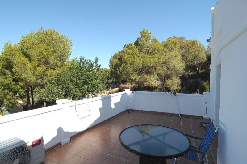 3 soverom Kjedet enebolig til salgs i Calpe / Calp med svømmebasseng garasje - € 480 000 (Ref: 8494768)