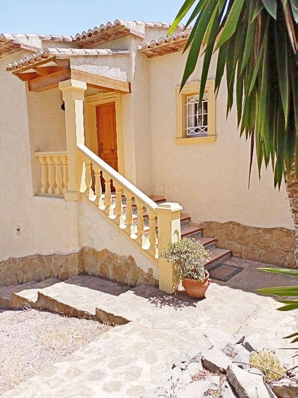 5 bedroom Villa for sale in Altea with pool garage - € 795,000 (Ref: 8599281)