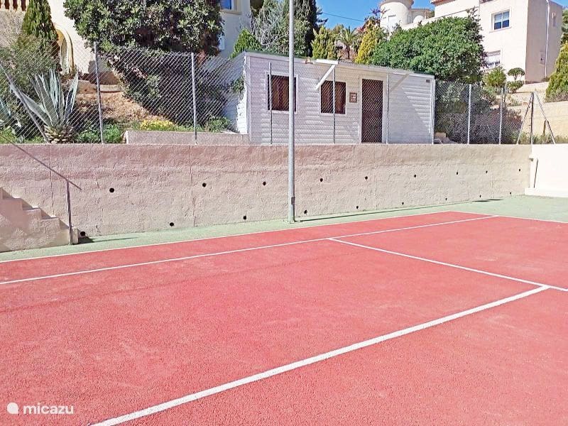 5 bedroom Villa for sale in Altea with pool garage - € 795,000 (Ref: 8599281)